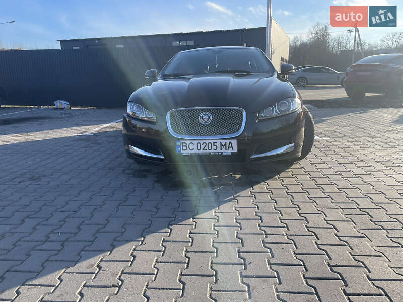 Седан Jaguar XF 2013 в Львове
