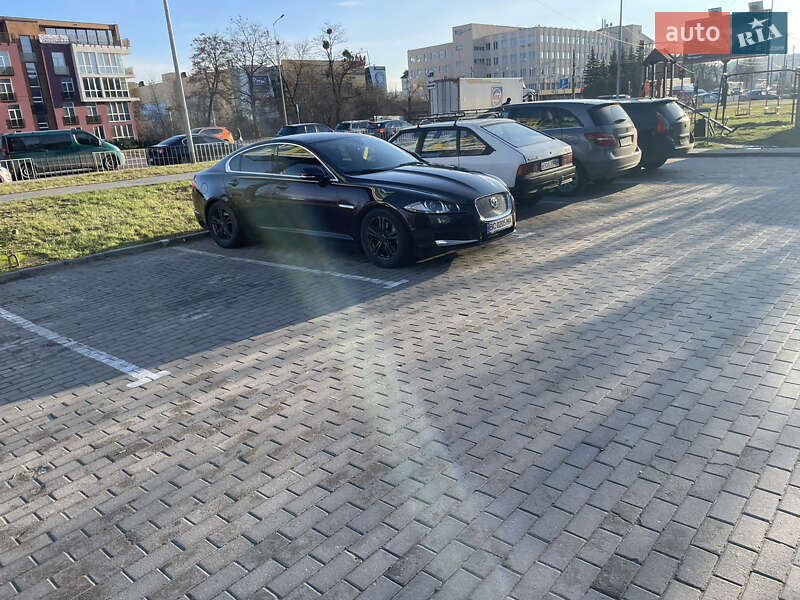 Седан Jaguar XF 2013 в Львове