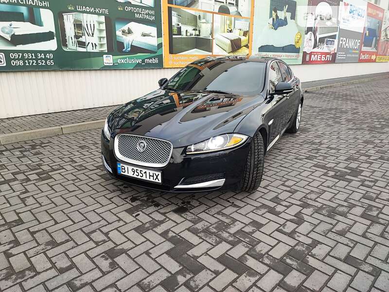 Седан Jaguar XF 2013 в Кременчуці