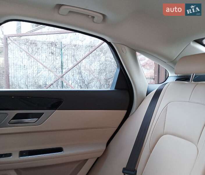Седан Jaguar XF 2016 в Києві
