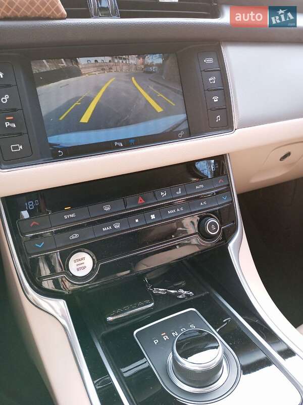 Седан Jaguar XF 2016 в Києві