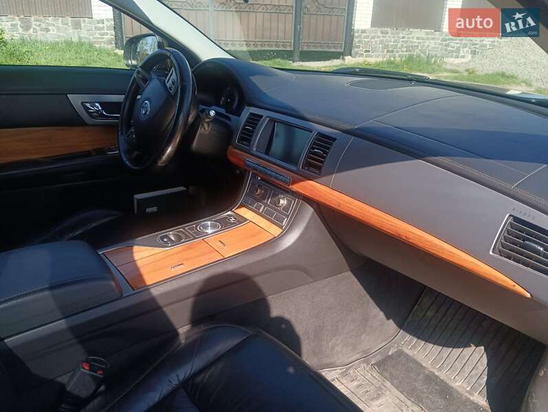 Седан Jaguar XF 2008 в Радомышле