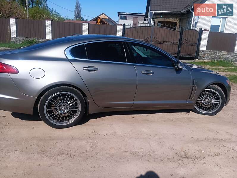 Седан Jaguar XF 2008 в Радомышле
