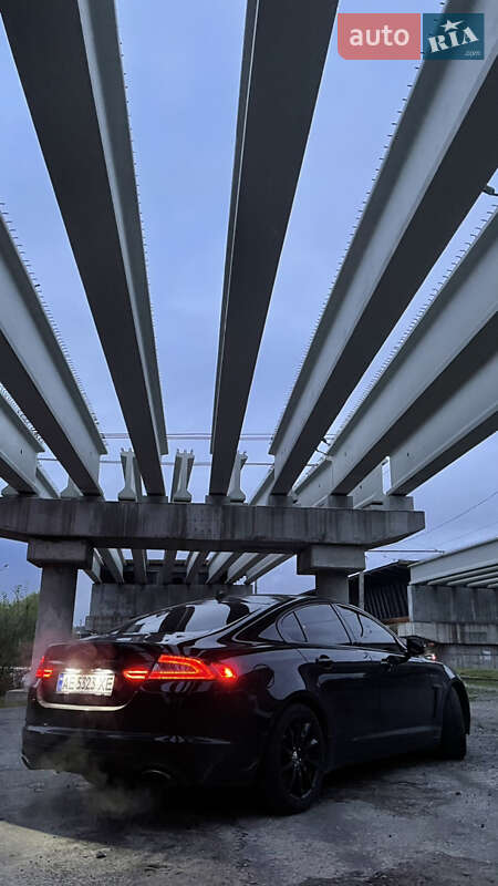 Седан Jaguar XF 2013 в Дніпрі