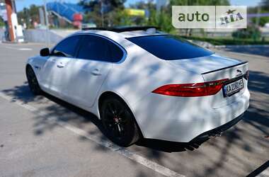 Седан Jaguar XF 2017 в Глевасі