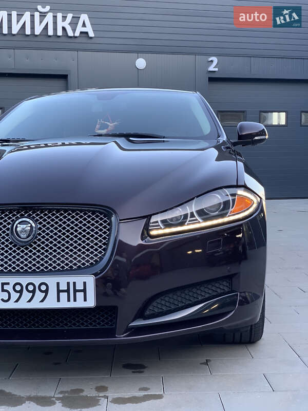 Седан Jaguar XF 2013 в Дніпрі