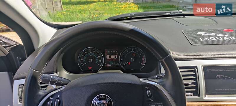 Седан Jaguar XF 2014 в Тернополе