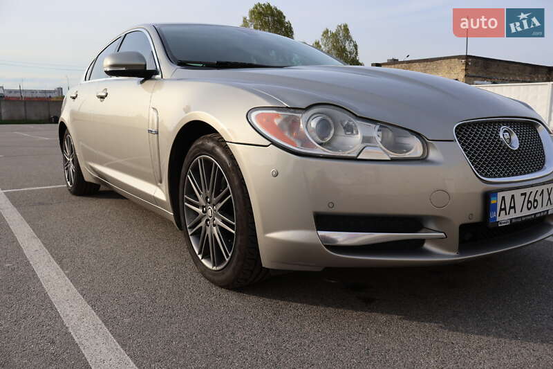 Седан Jaguar XF 2010 в Киеве