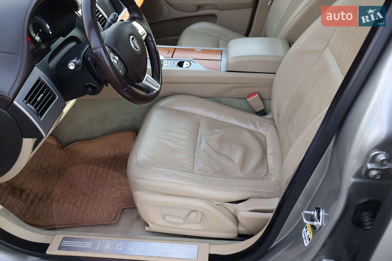 Седан Jaguar XF 2010 в Киеве