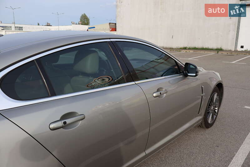 Седан Jaguar XF 2010 в Киеве