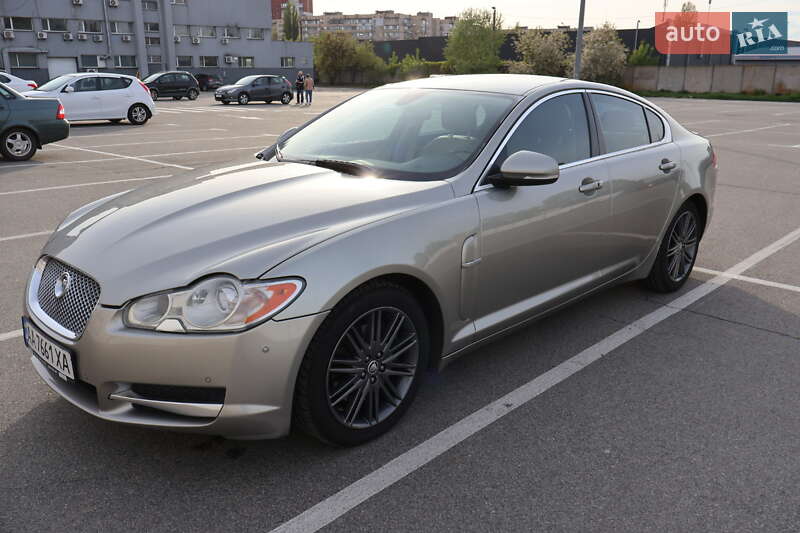 Седан Jaguar XF 2010 в Киеве