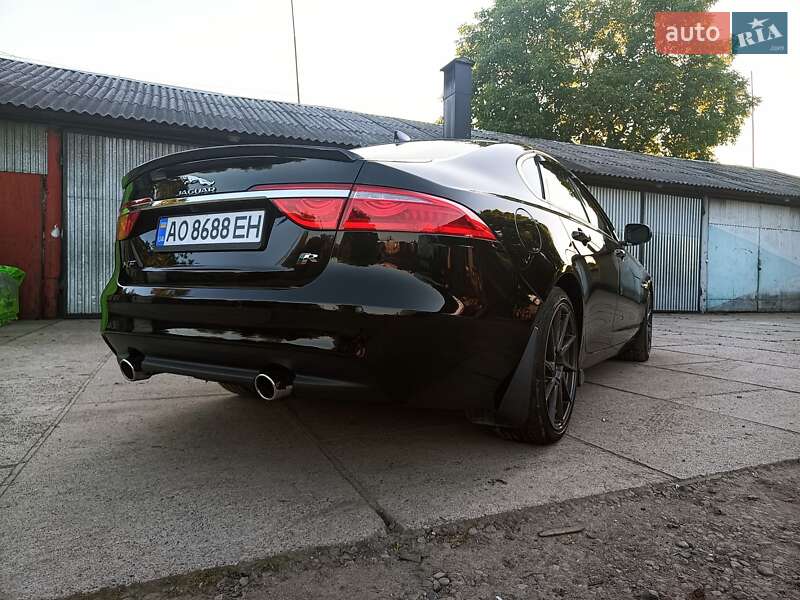 Седан Jaguar XF 2015 в Тячеві