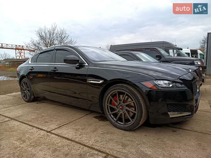 Седан Jaguar XF 2015 в Тячеві