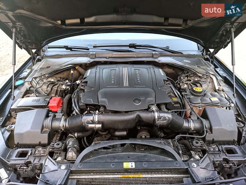 Седан Jaguar XF 2015 в Тячеві