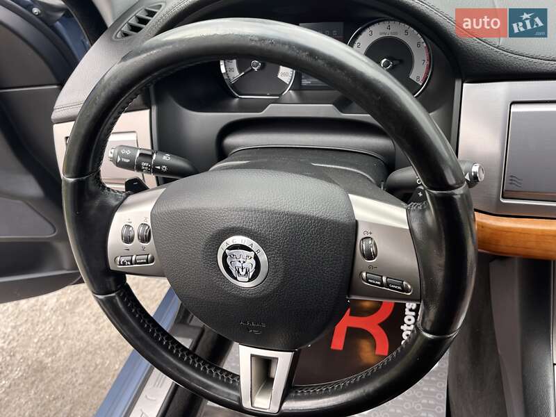 Седан Jaguar XF 2008 в Києві