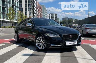 Седан Jaguar XF 2016 в Києві