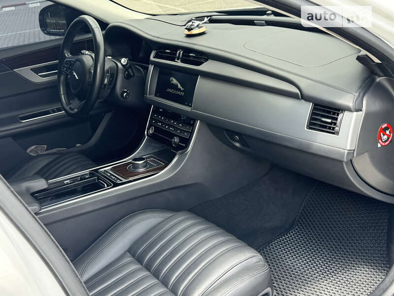 Седан Jaguar XF 2016 в Коломые фото 41 Седан Jaguar XF 2016 в Коломые