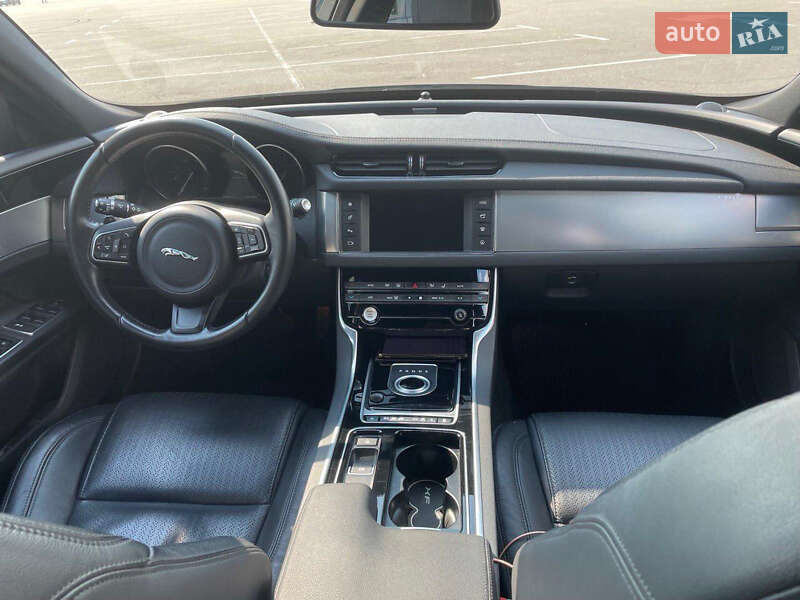 Седан Jaguar XF 2015 в Киеве