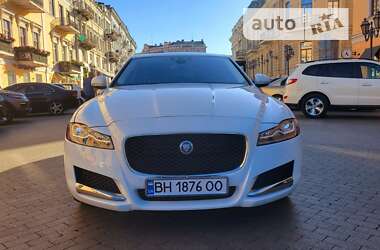 Седан Jaguar XF 2016 в Одесі