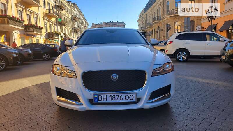 Седан Jaguar XF 2016 в Одесі