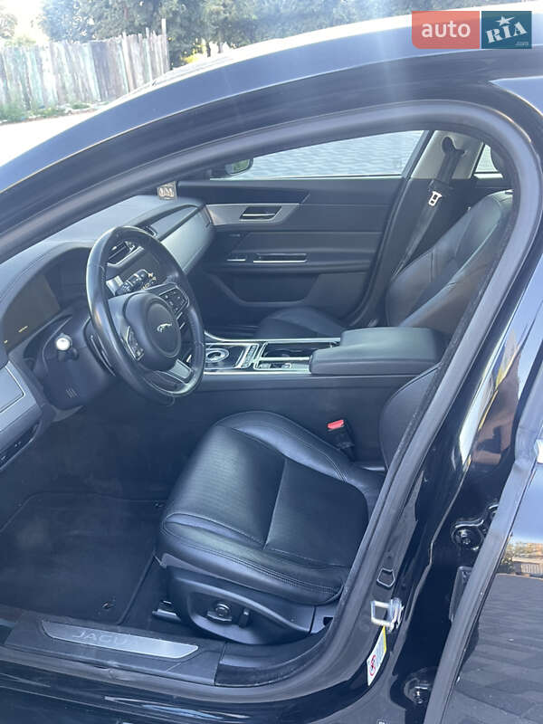 Седан Jaguar XF 2016 в Хмельницком