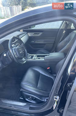 Седан Jaguar XF 2016 в 