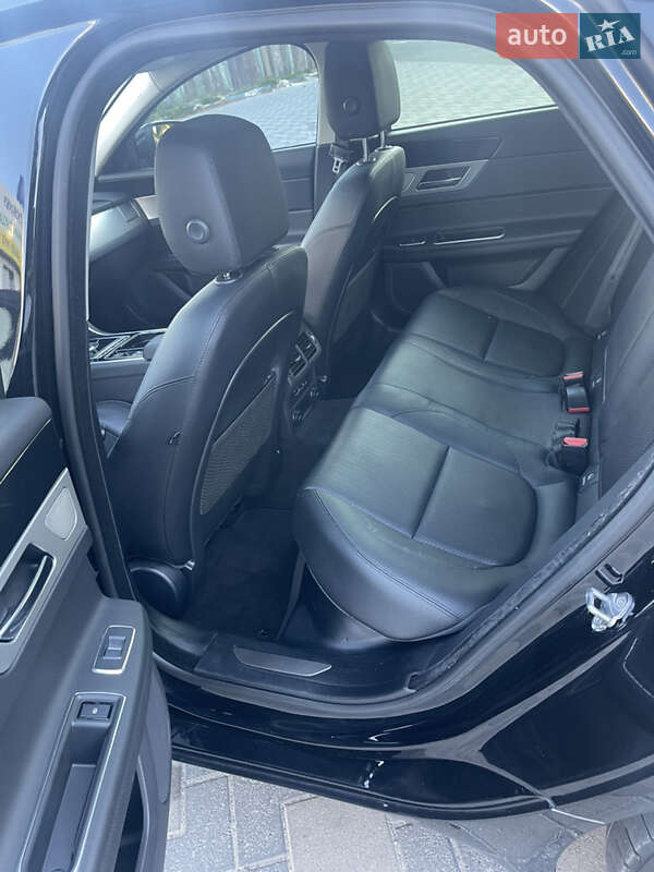 Седан Jaguar XF 2016 в Хмельницком