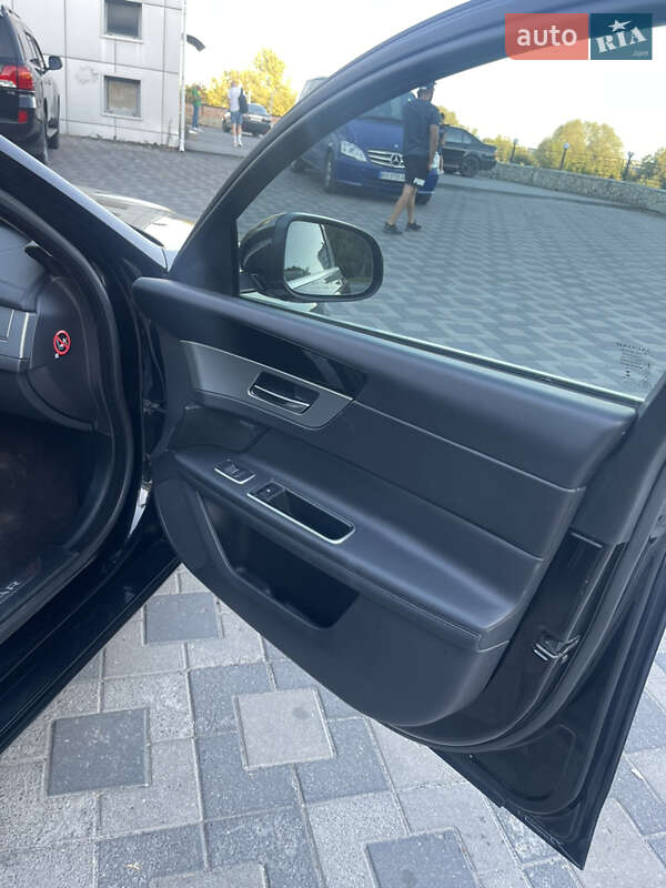 Седан Jaguar XF 2016 в Хмельницком