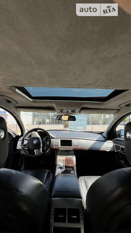 Седан Jaguar XF 2010 в Кременчуге