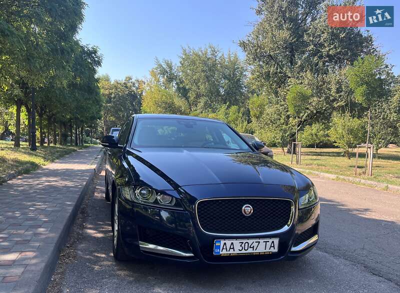 Седан Jaguar XF 2017 в Киеве