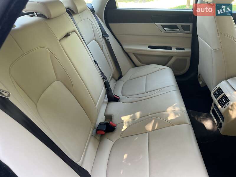 Седан Jaguar XF 2017 в Киеве фото 11 Седан Jaguar XF 2017 в Киеве