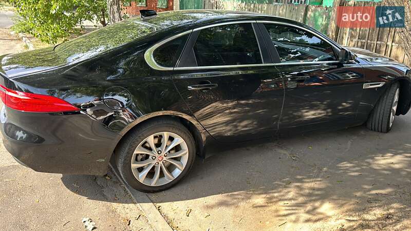 Седан Jaguar XF 2016 в Полтаві