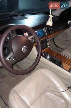 Седан Jaguar XF 2009 в Белогорье