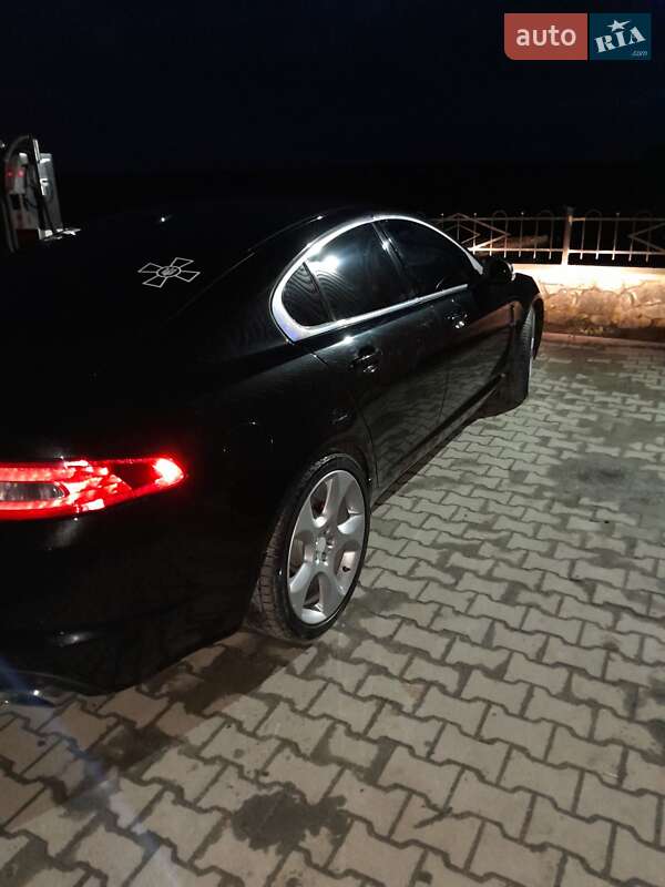 Седан Jaguar XF 2009 в Казатине