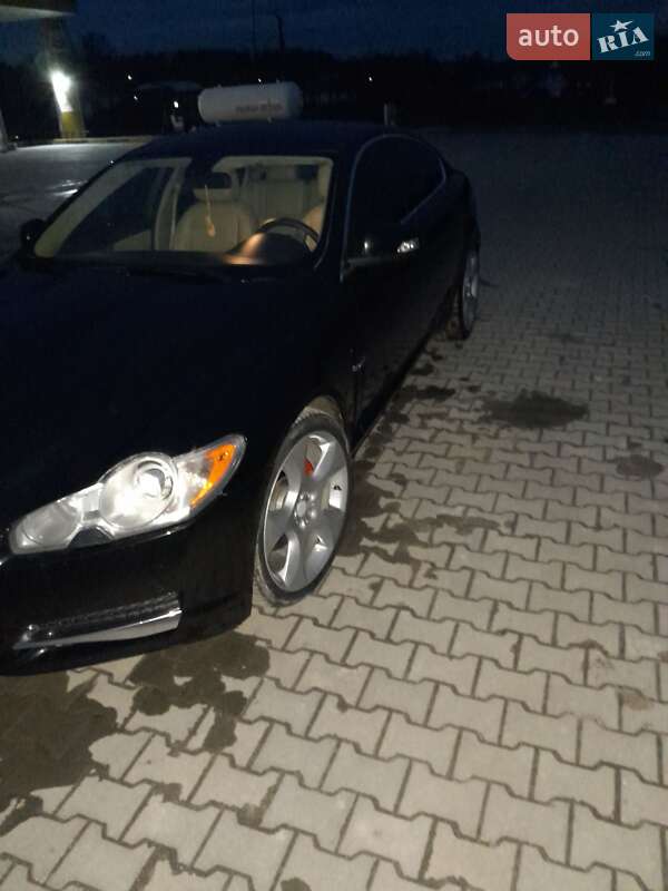 Седан Jaguar XF 2009 в Казатине