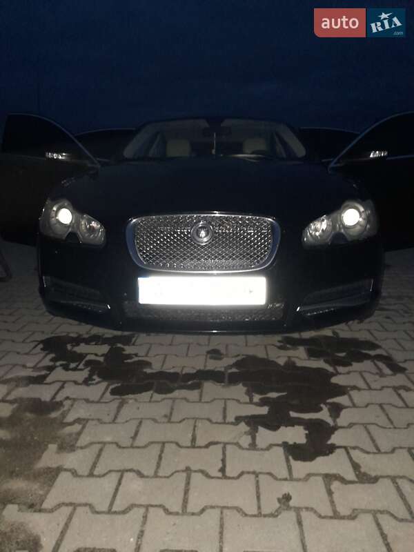 Седан Jaguar XF 2009 в Казатине