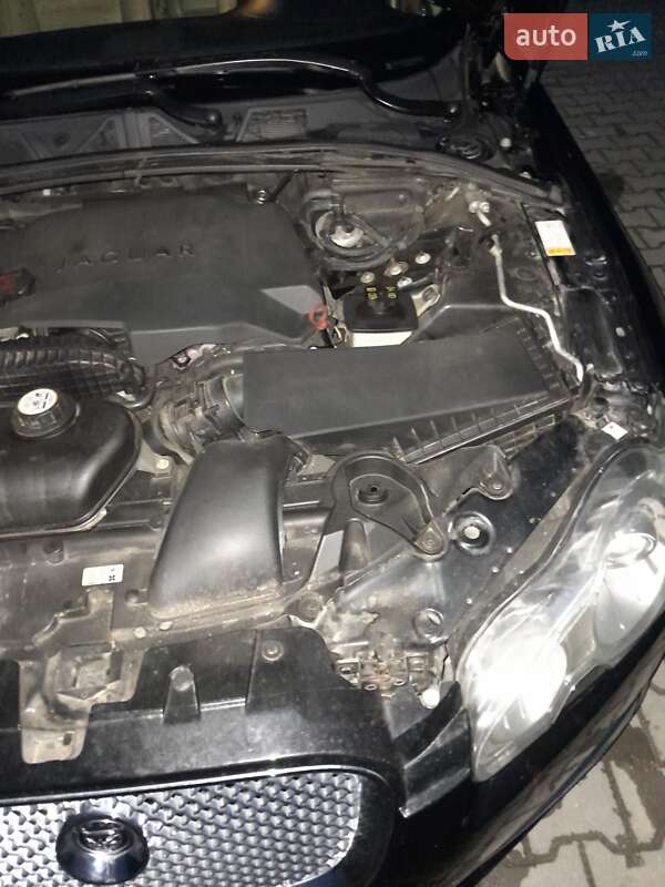 Седан Jaguar XF 2009 в Казатине