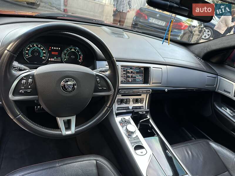Седан Jaguar XF 2015 в Киеве