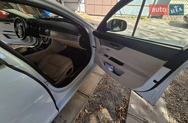 Седан Jaguar XF 2016 в 