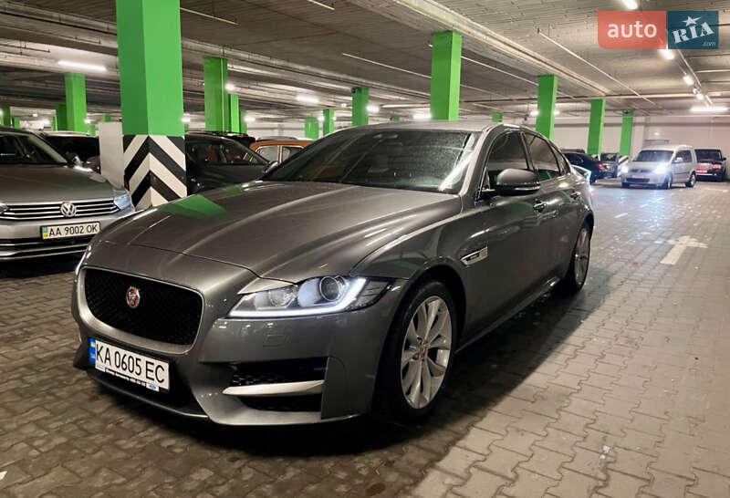 Седан Jaguar XF 2016 в Киеве