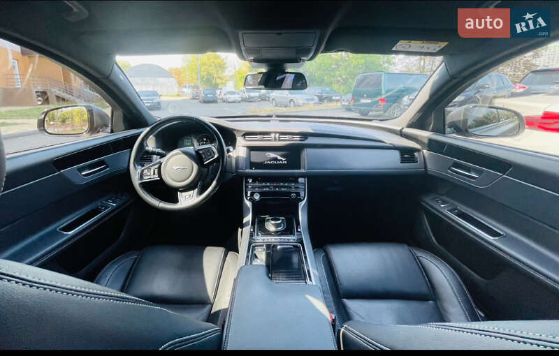 Седан Jaguar XF 2016 в Киеве