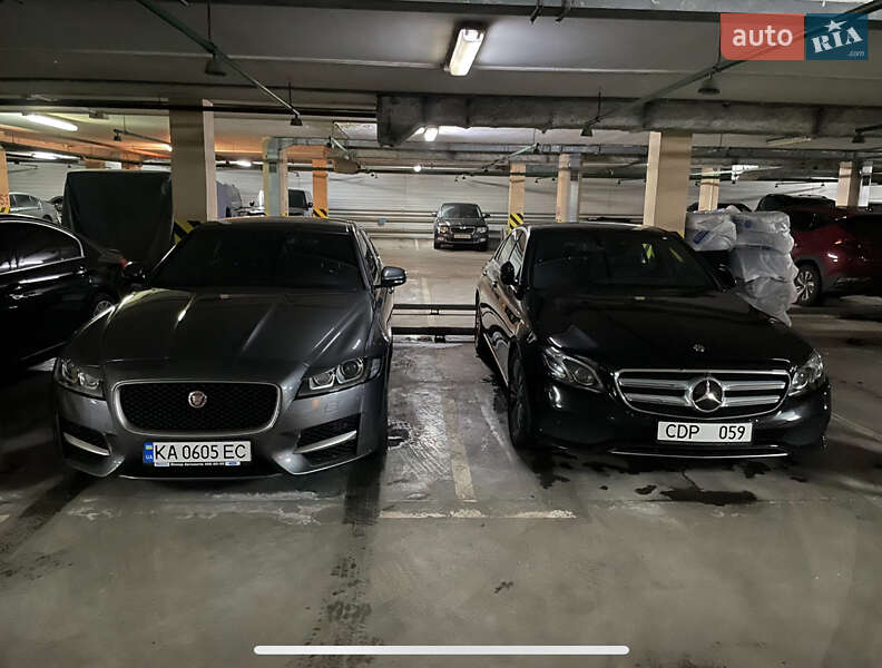 Седан Jaguar XF 2016 в Киеве