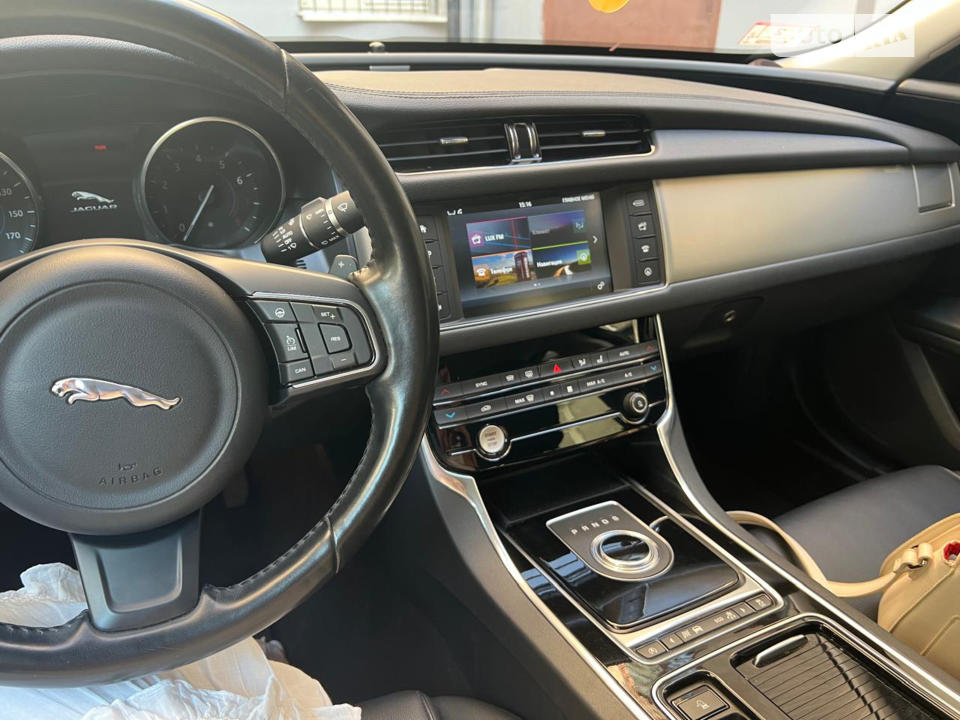 2016 Jaguar XF - мініатюра 3