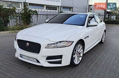 Седан Jaguar XF 2016 в 