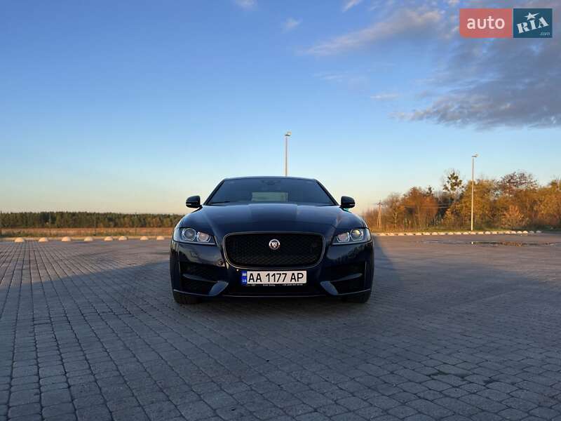 Седан Jaguar XF 2016 в Радивиліві