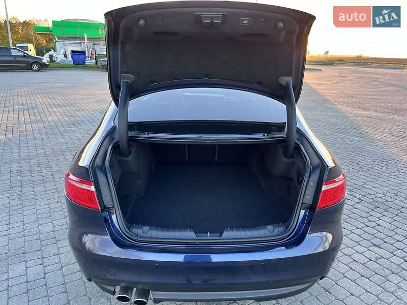Седан Jaguar XF 2016 в Радивиліві