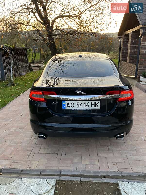 Седан Jaguar XF 2010 в Мукачевому