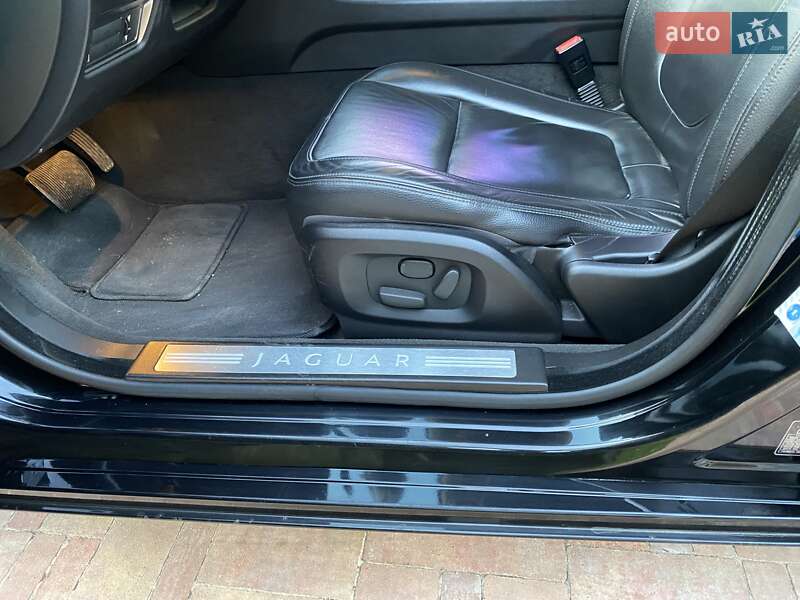 Седан Jaguar XF 2010 в Мукачевому