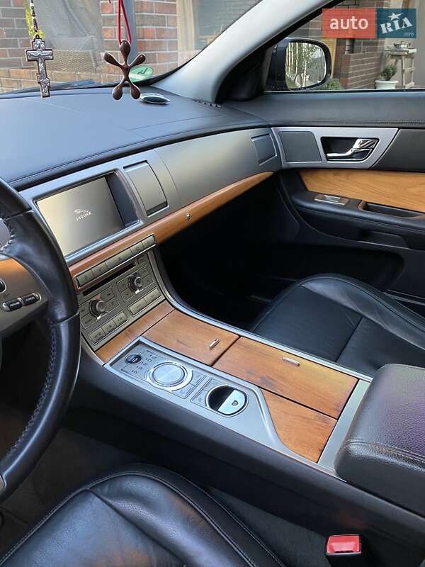 Седан Jaguar XF 2010 в Мукачевому