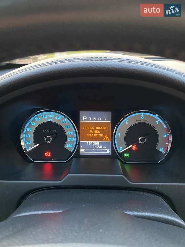 Седан Jaguar XF 2010 в Мукачевому